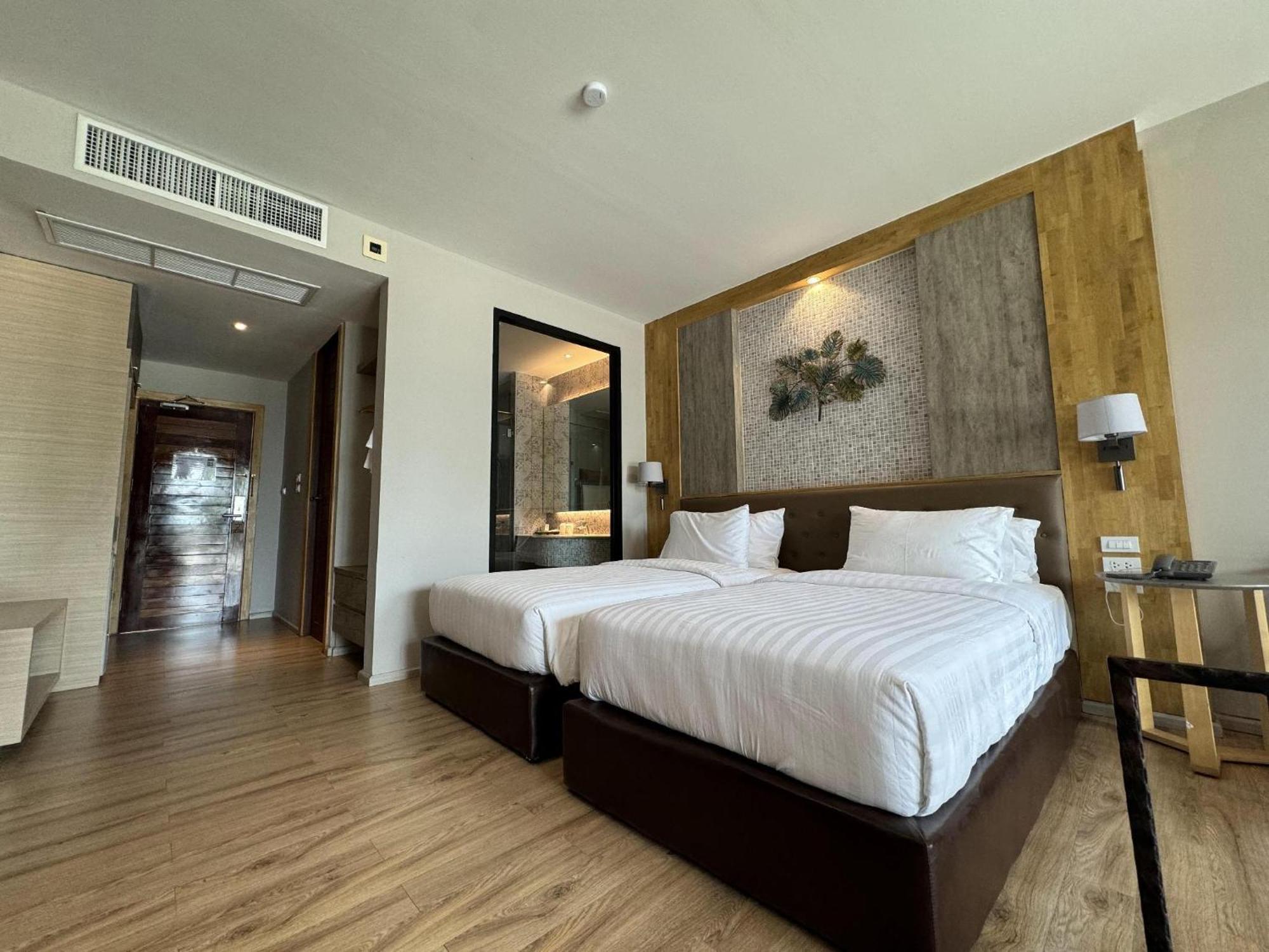 La Isla Pranburi Beach Resort Sam Roi Yot Buitenkant foto