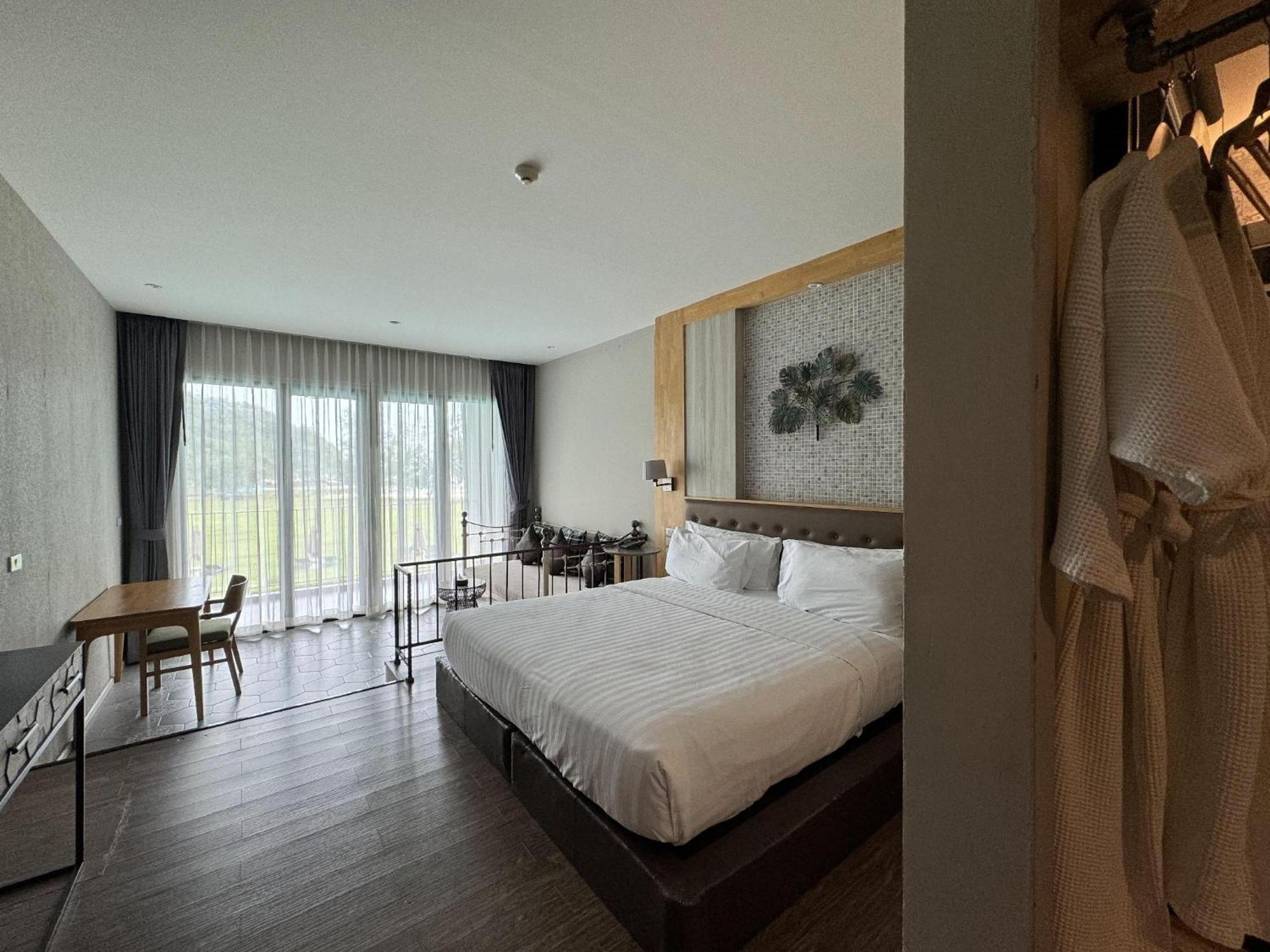 La Isla Pranburi Beach Resort Sam Roi Yot Buitenkant foto