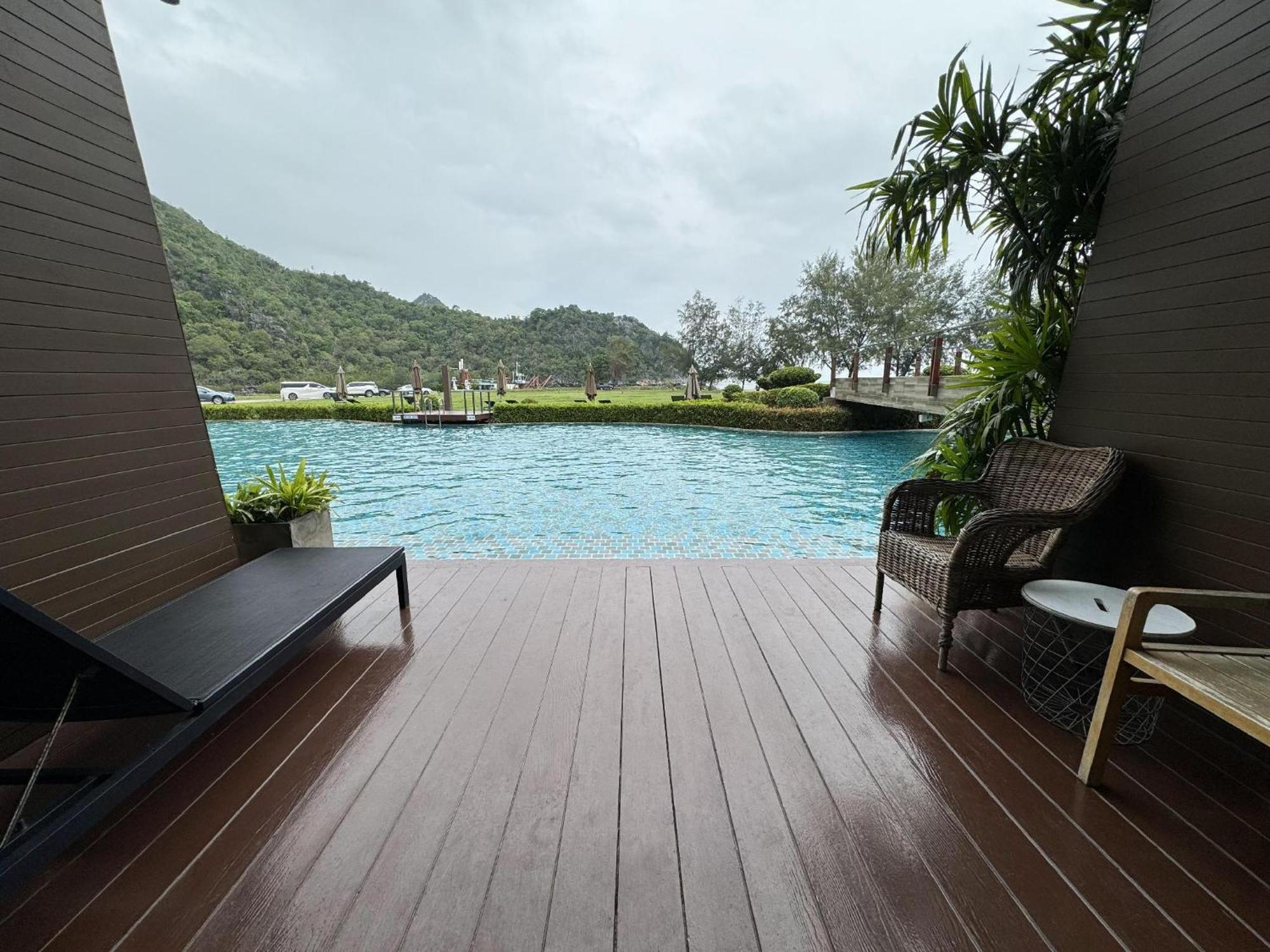 La Isla Pranburi Beach Resort Sam Roi Yot Buitenkant foto
