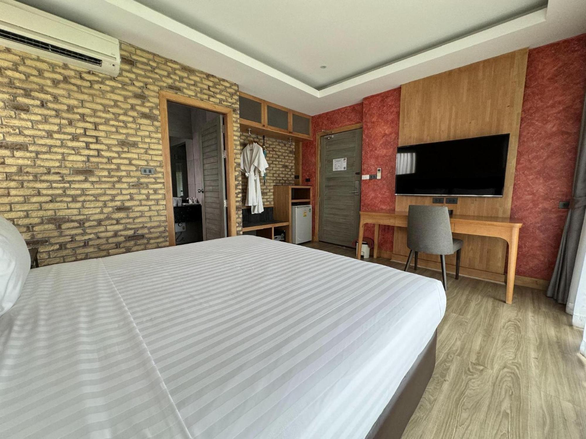 La Isla Pranburi Beach Resort Sam Roi Yot Buitenkant foto