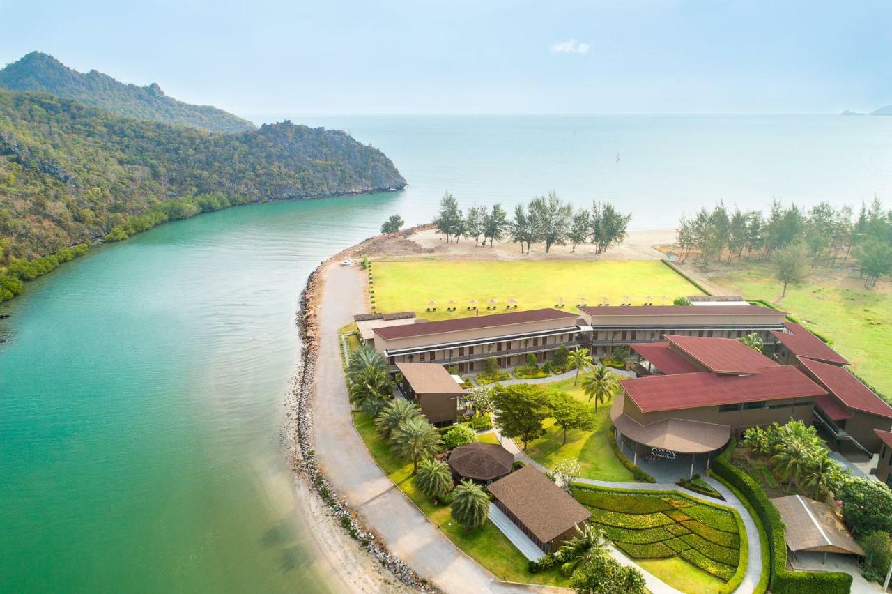 La Isla Pranburi Beach Resort Sam Roi Yot Buitenkant foto