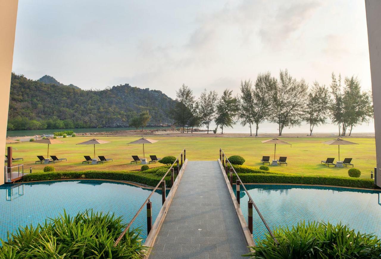 La Isla Pranburi Beach Resort Sam Roi Yot Buitenkant foto